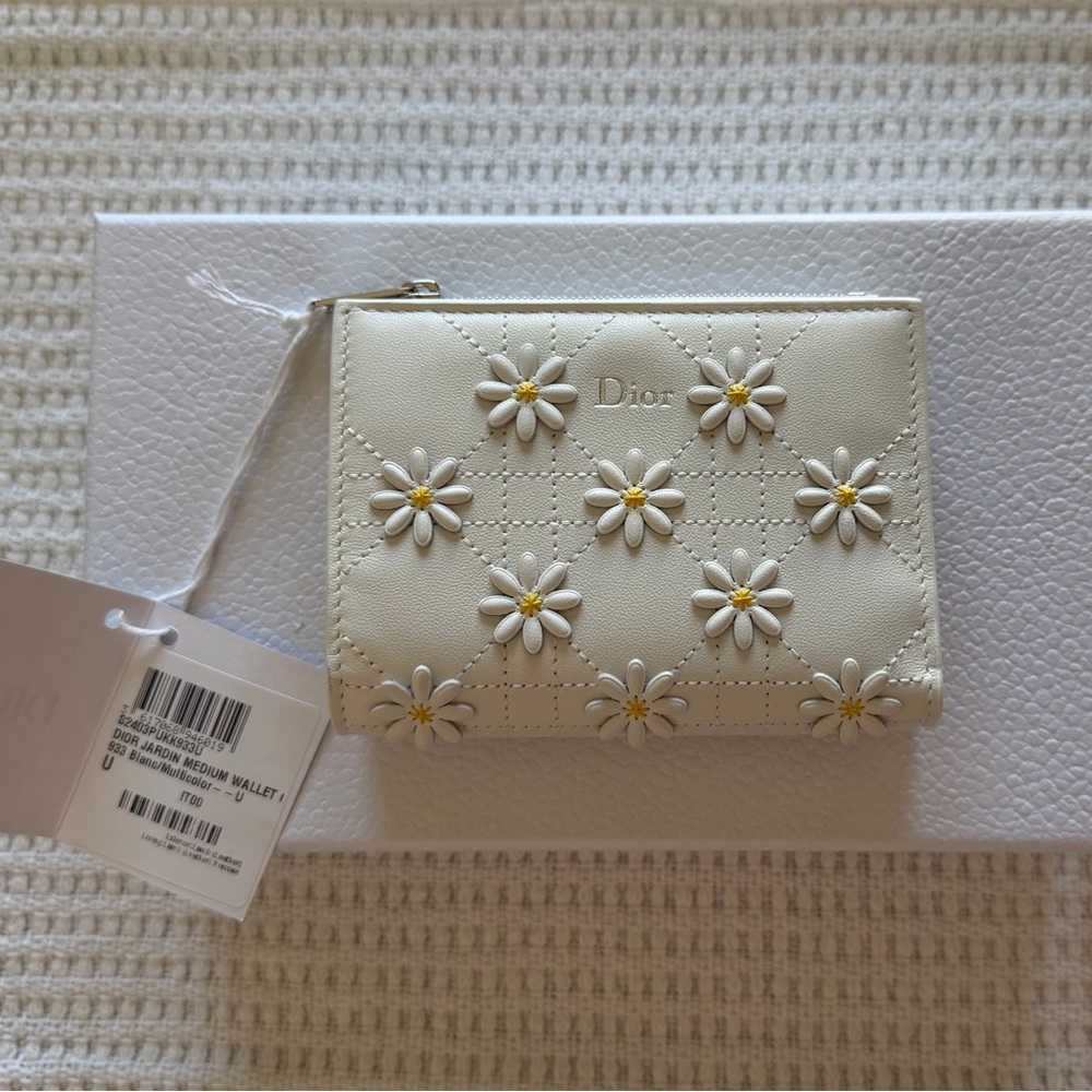 NWT. Dior Jardin Dahlia Wallet